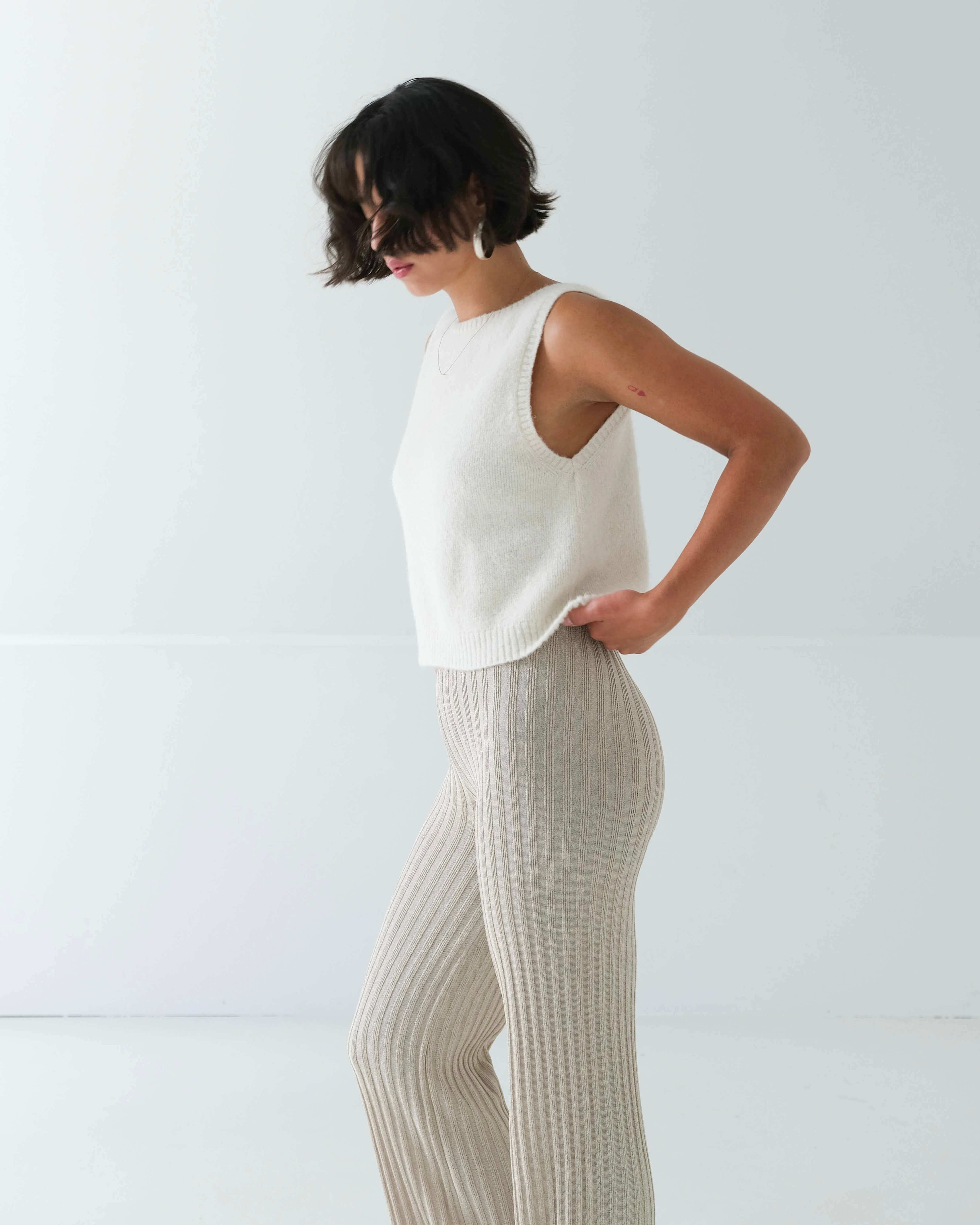 Pullunder Top CHIA in der Farbe champagner. Alpaka Merino Wolle