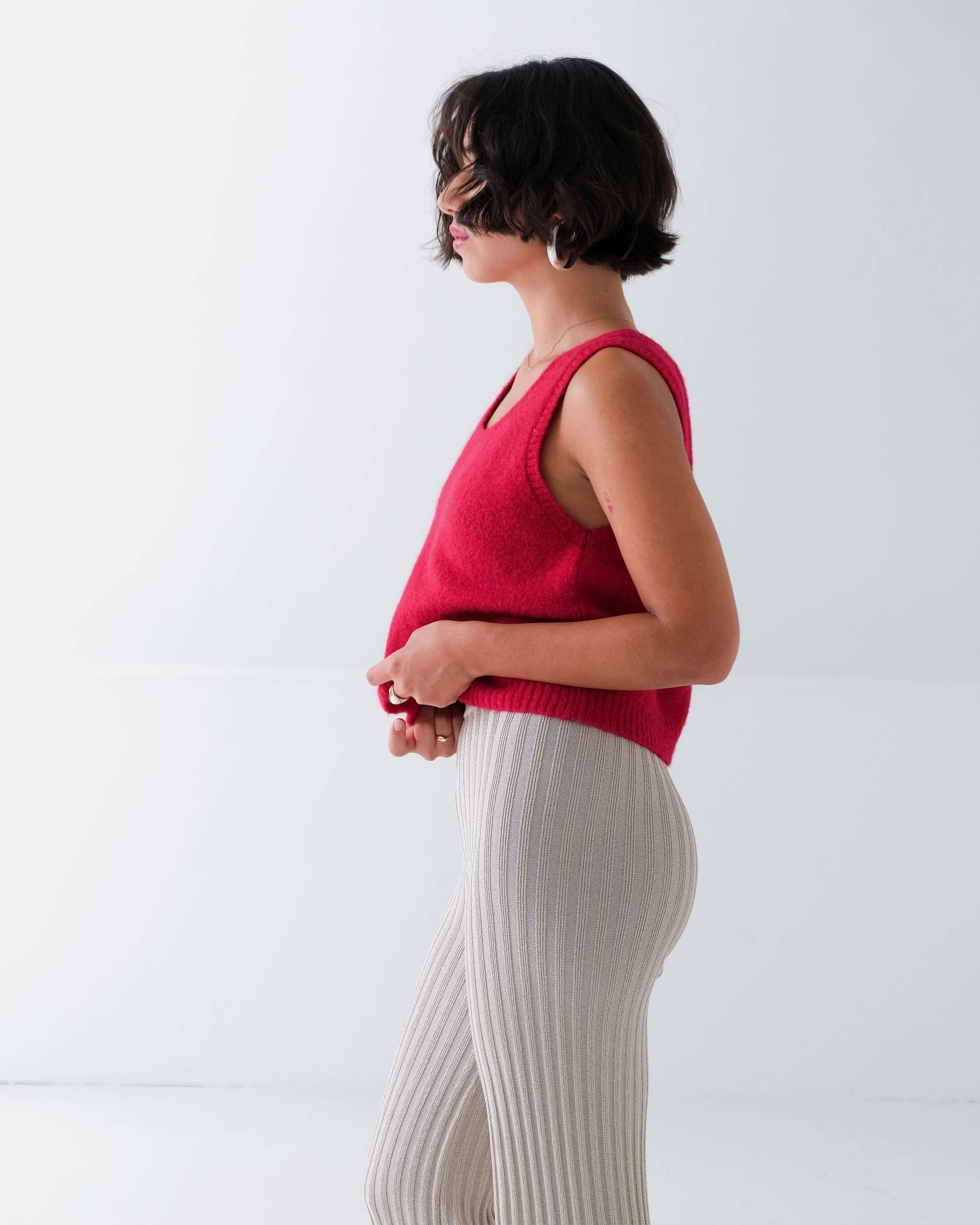 Pullunder Top CHIA in der Farbe cherry. Alpaka Merino Wolle